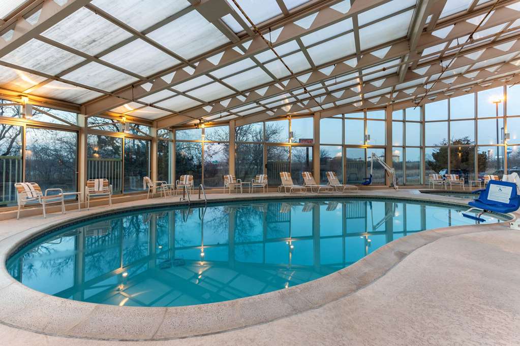 La Quinta Inn & Suites by Wyndham Chicago Gurnee - photo 14