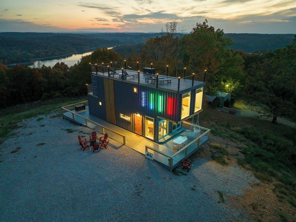 Container Home — 4-Star Luxury Hotel in Omaha, United States