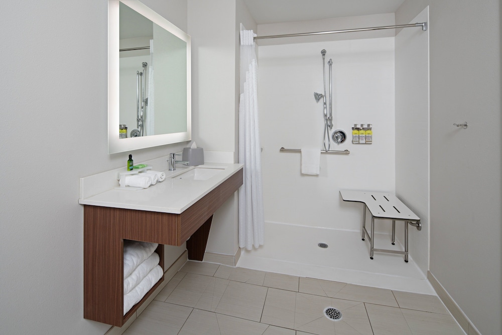 Holiday Inn Express & Suites Seattle Sea Tac Airport - photo 14