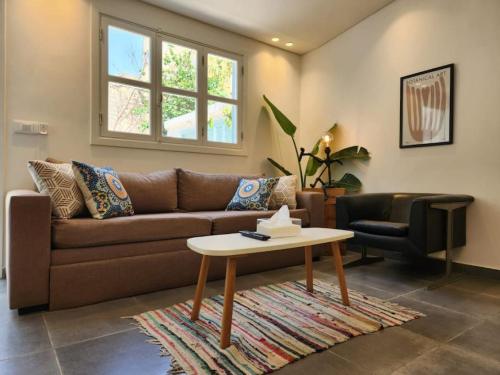 Railway House 2BR Apt w front yard — 4-Star Luxury Hotel in Beirut, Lebanon