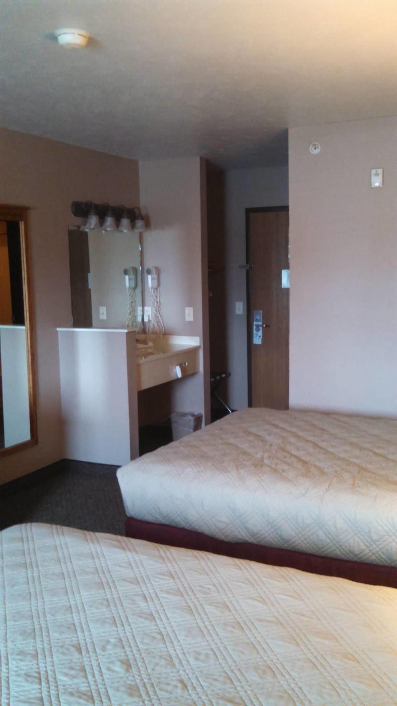 Capri Inn and Suites of Beatrice - photo 13