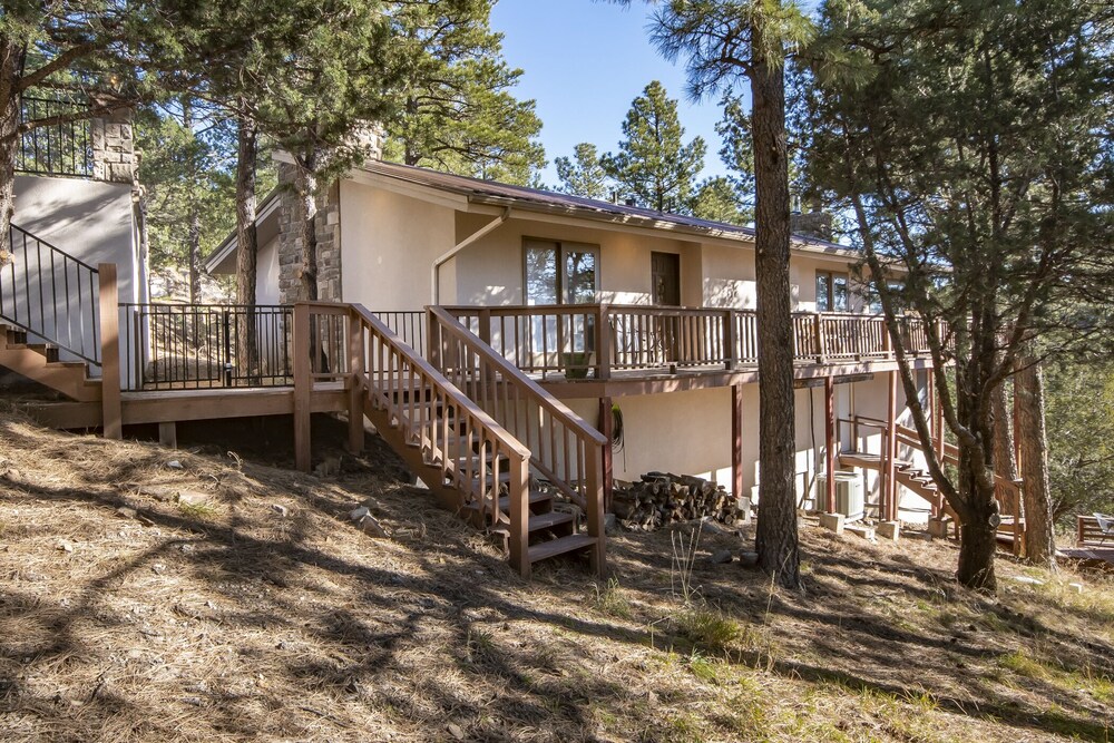 Alto Lakes Four Bedroom Cabin with Hot Tub — 4-Star Luxury Hotel in Alto, United States