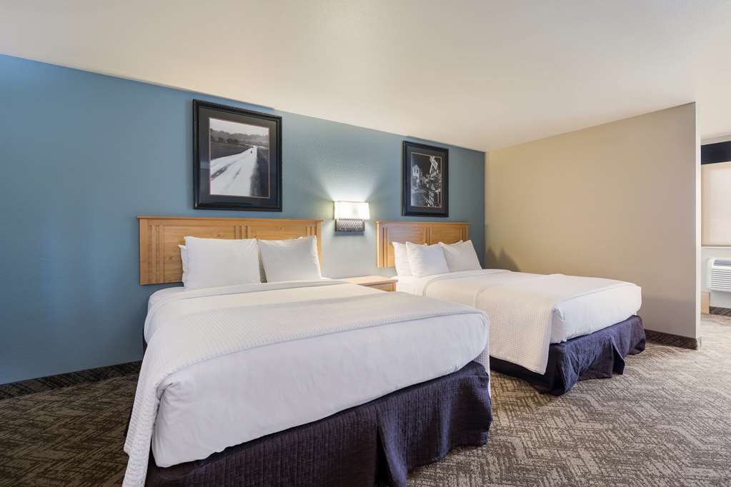 Best Western Golden Spike Inn & Suites - photo 16