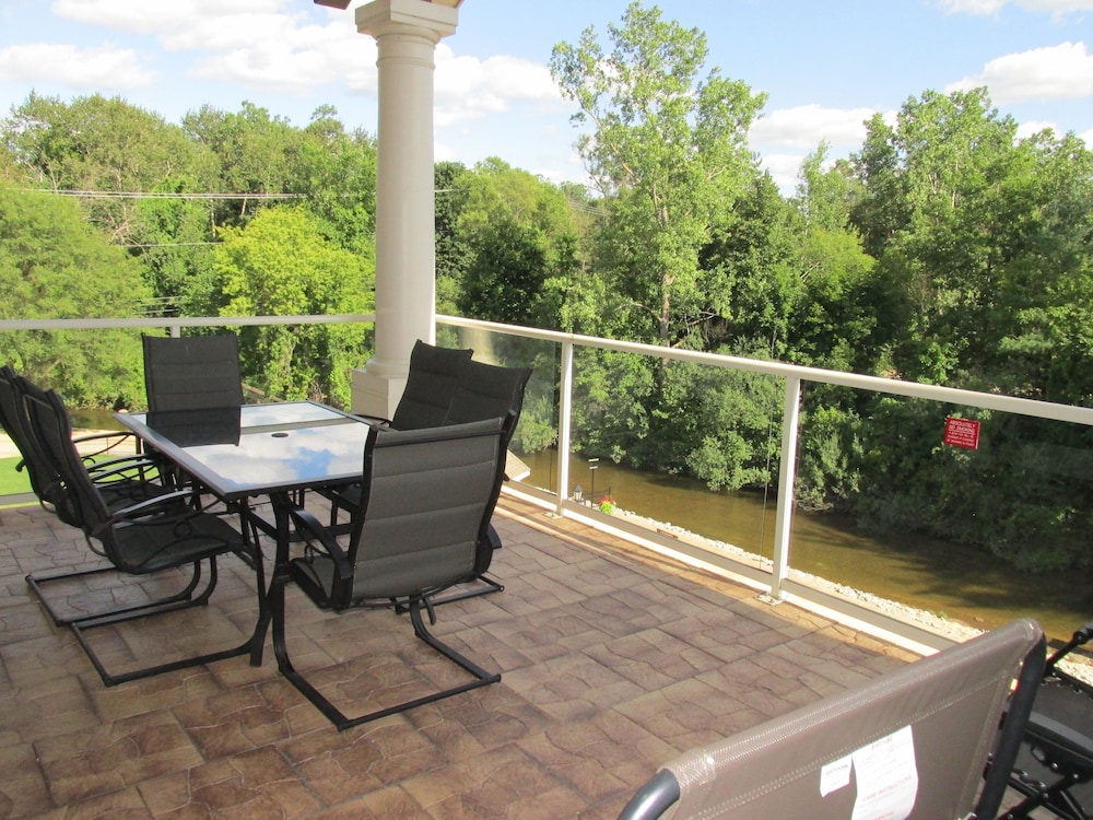 Riverwalk Place Resort & Spa - photo 78