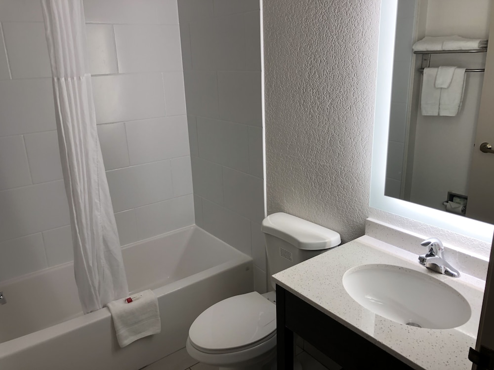 Red Lion Inn & Suites Elk Grove Village - photo 28