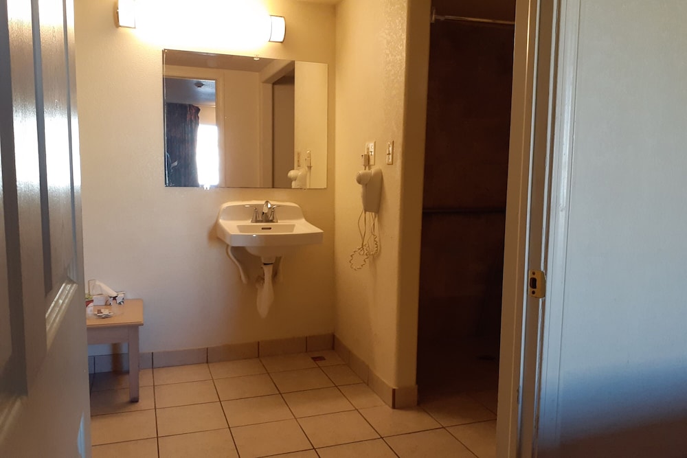 Howard Johnson Inn Salina Kansas - photo 23