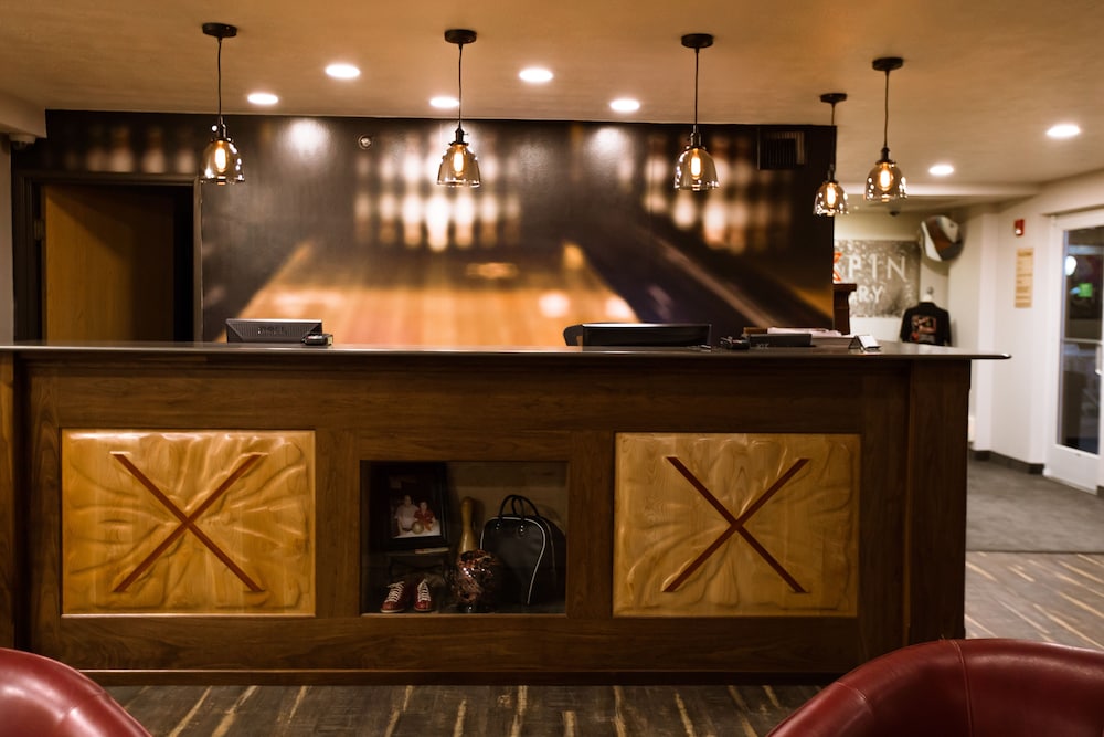 Ten Pin Inn & Suites - photo 3