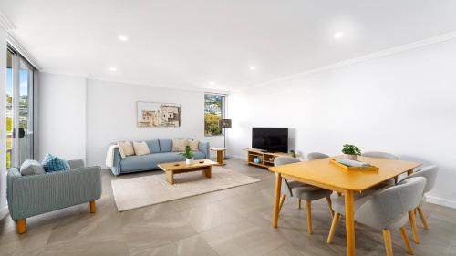 Oceans Edge #25 Wifi Aircon Accom Holidays — carbon neutral stay, Terrigal