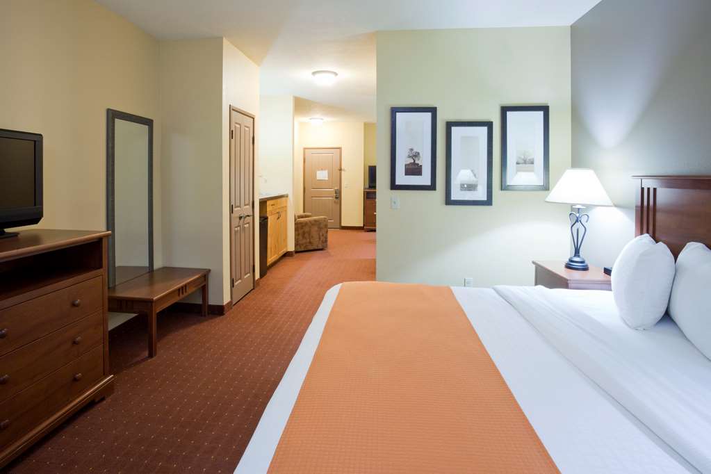 AmericInn by Wyndham Fargo Medical Center - photo 18