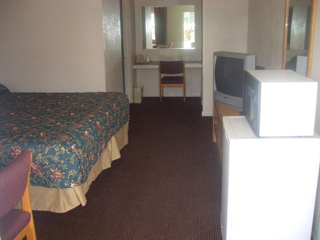 Relax Inn Benton - photo 19