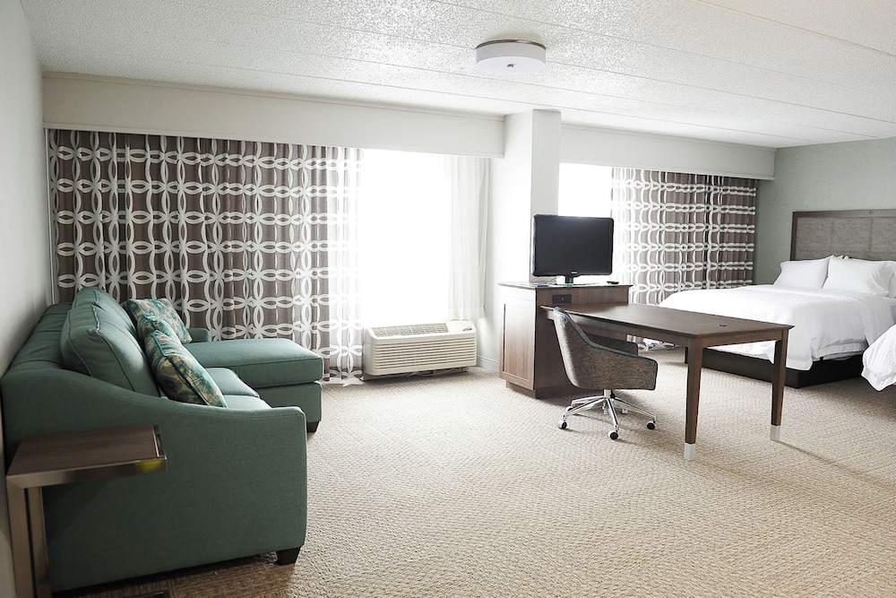 DoubleTree by Hilton Sterling Dulles Airport - photo 4