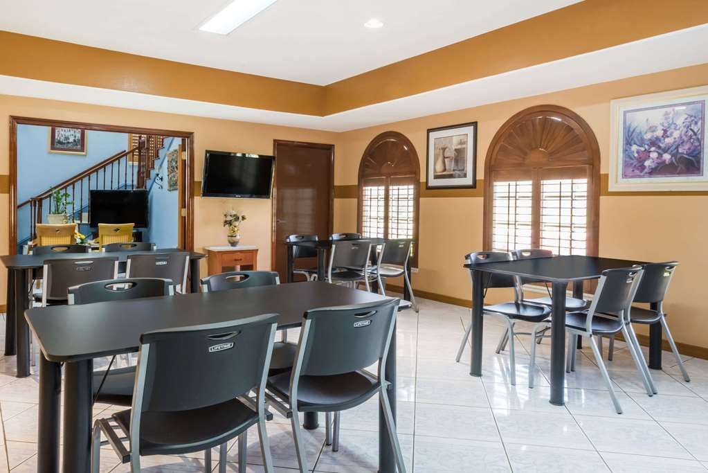 Texas Inn Donna - photo 14
