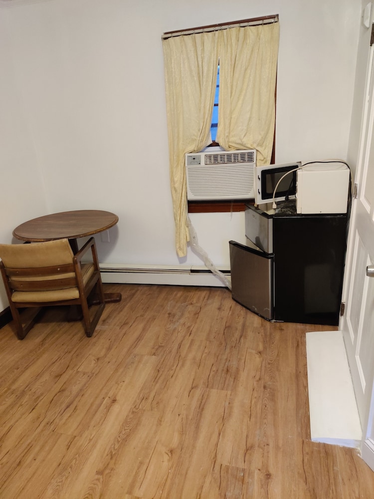 Cadet Motel - photo 8