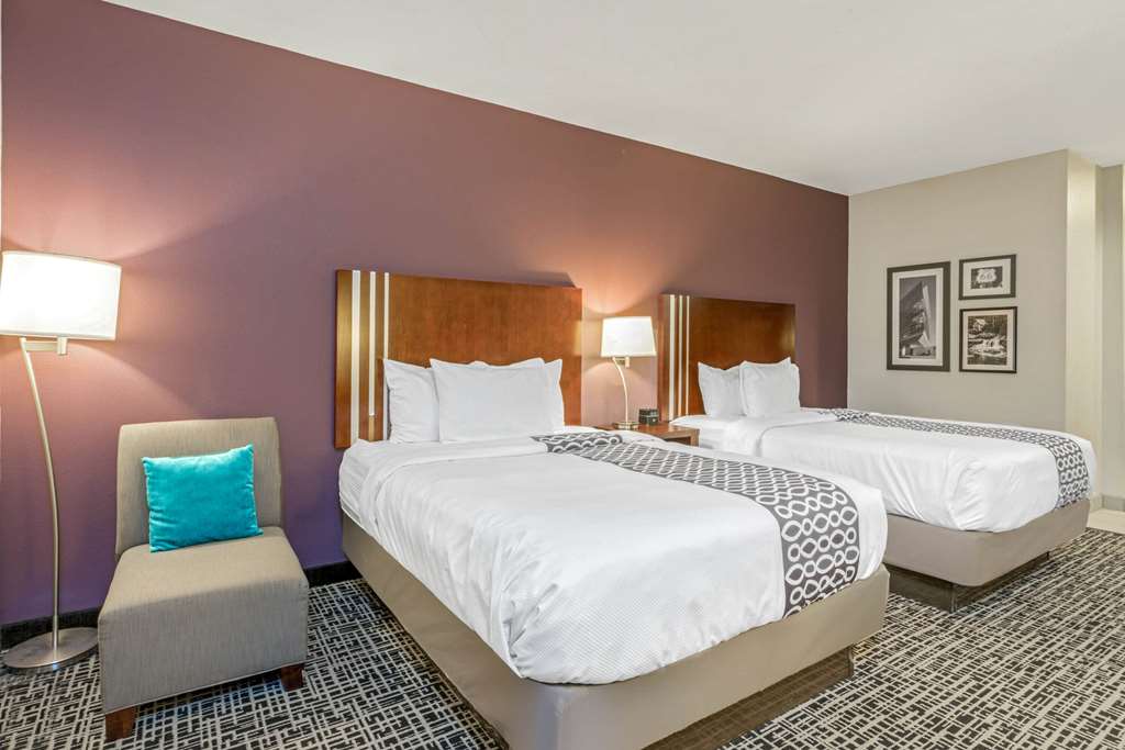La Quinta Inn & Suites by Wyndham Oklahoma City Yukon - photo 12