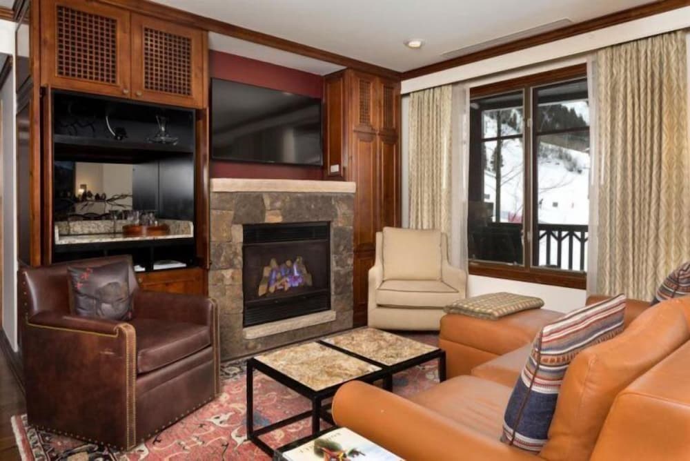 Aspen Ritz Carlton 3 Bed — 4-Star Luxury Hotel in Aspen, United States