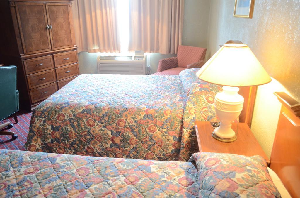 Red Carpet Inn Hornwood Drive - photo 17