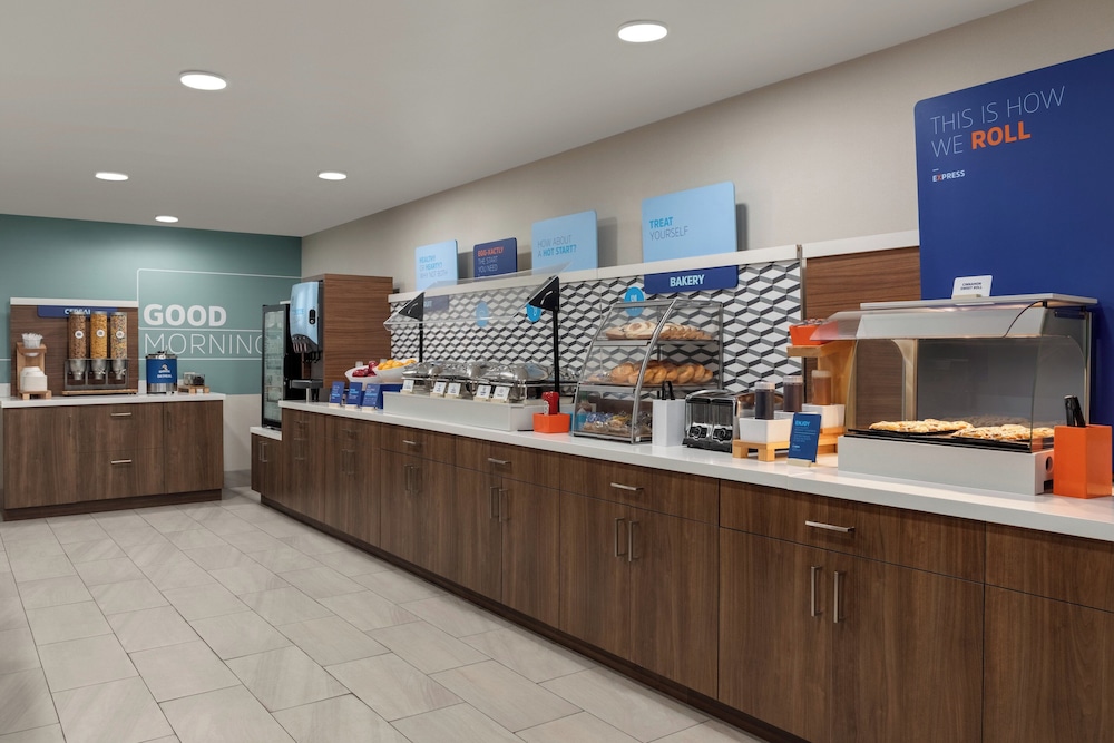 Holiday Inn Express Hotel & Suites North Fremont By Ihg - photo 27