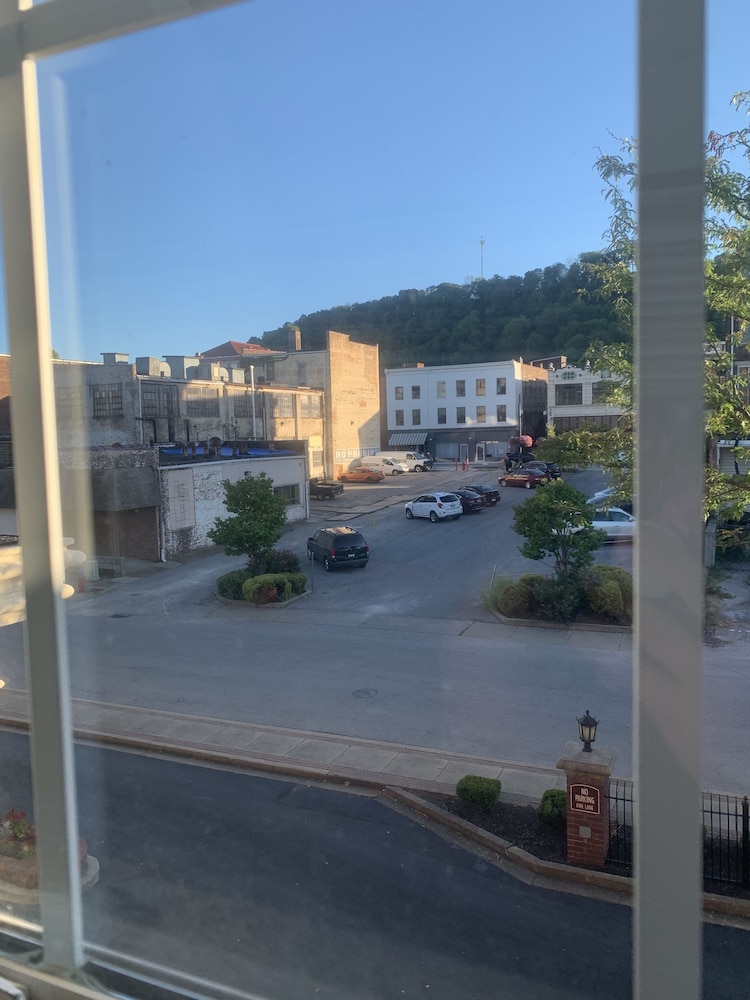 French Quarter Inn - photo 27