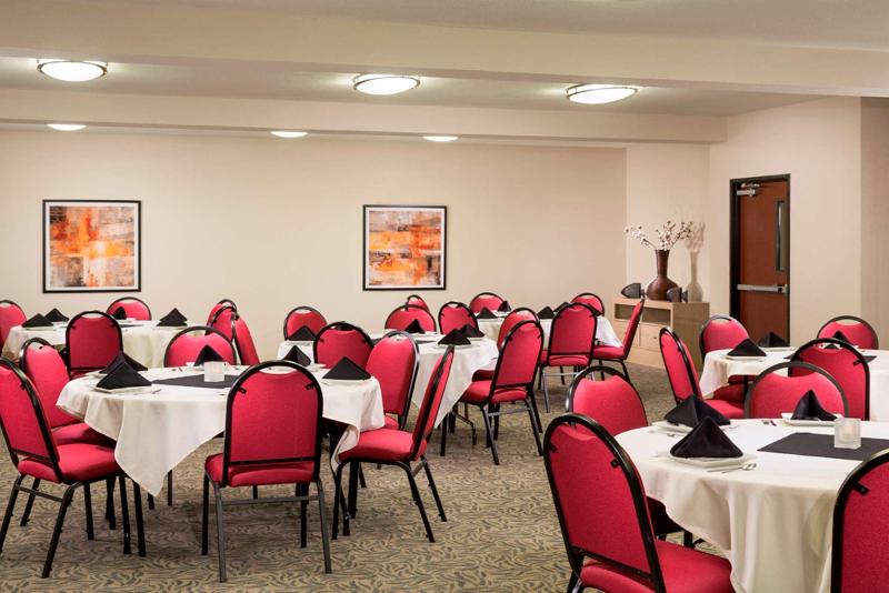 DoubleTree by Hilton Hotel Vancouver - photo 9