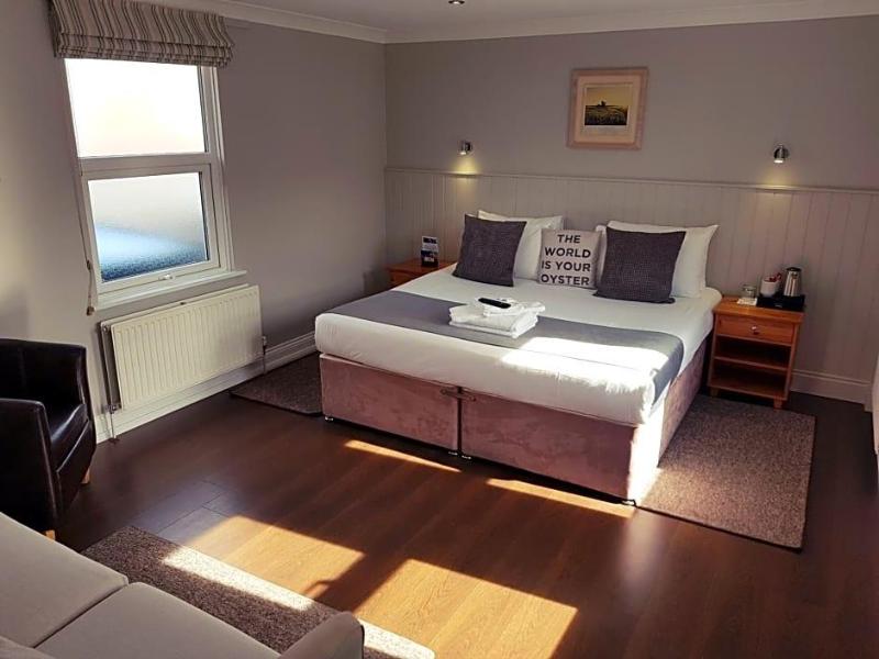 The Oyster Smack Inn — hotel in Burnham-On-Crouch