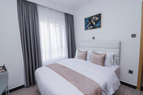 Modern Retreat Apartment With Swimming Fully Equipped Gym Private Parking Space And A Relaxing Rooftop With Amazing City Views