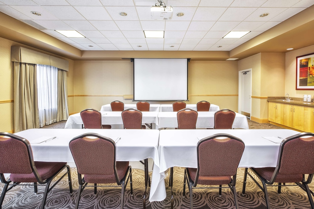 Hampton Inn & Suites Madison West - photo 35