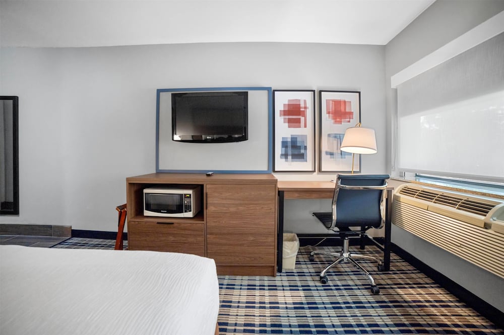 AmericInn by Wyndham Beloit - photo 10