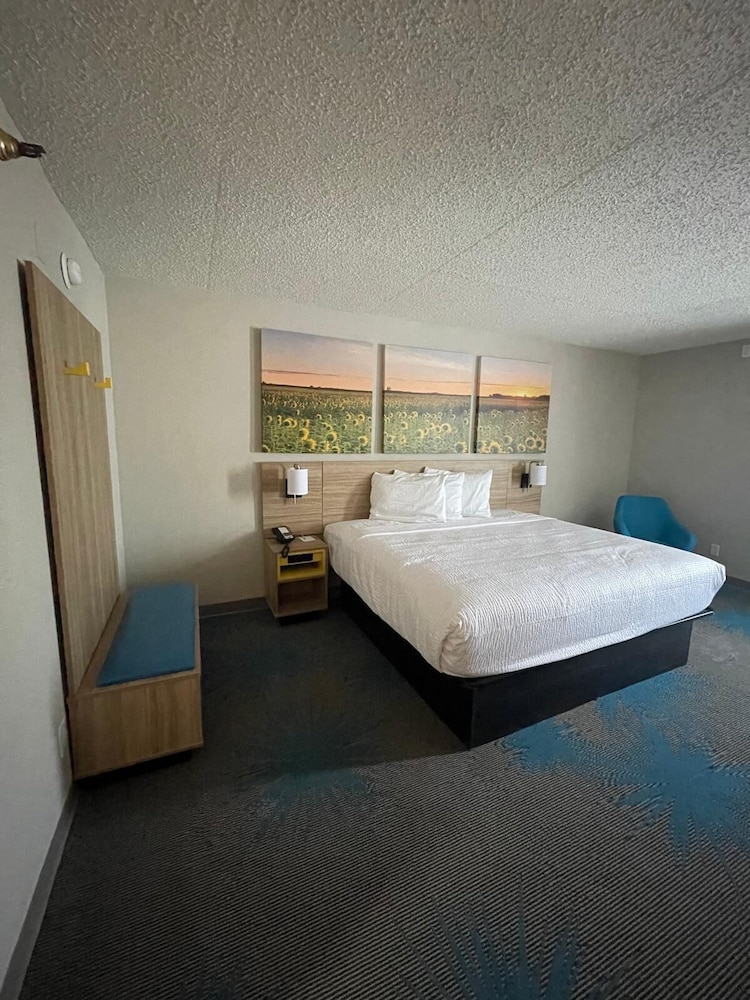 Days Inn by Wyndham Mandan Bismarck Area - photo 6