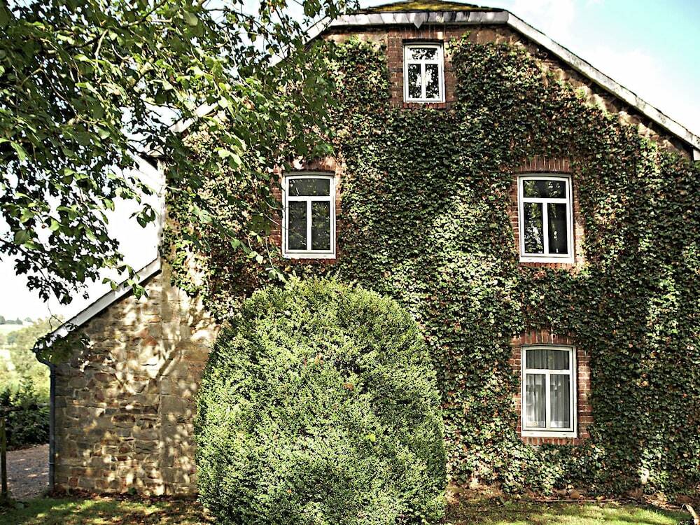 Ruhiges gemütliches Ferienhaus mit großem Garten — 4-Star Luxury Hotel in Waimes, Belgium