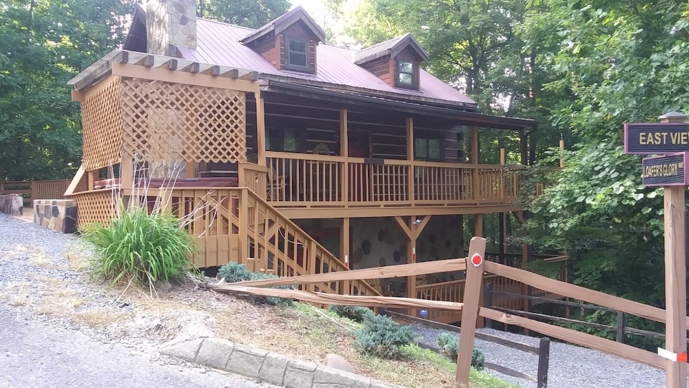 Sunrise Views - carbon neutral hotel in Sevierville