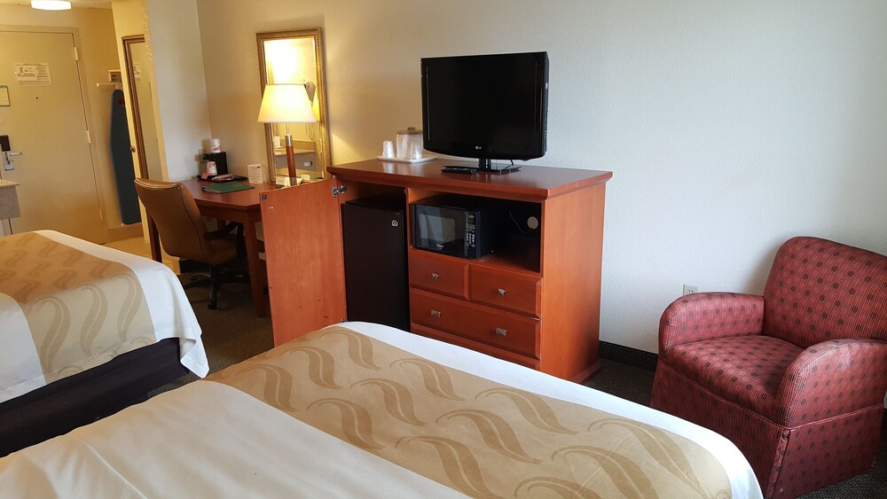 Quality Inn & Suites Hotel West Chester - photo 9