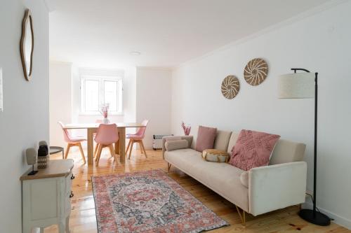 Cozy Bohemian Flat Berry — 4-Star Luxury Hotel in Lisbon, Portugal