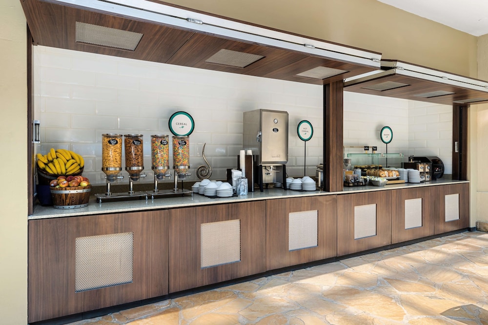 Embassy Suites by Hilton Los Angeles LAX South El Segundo - photo 36
