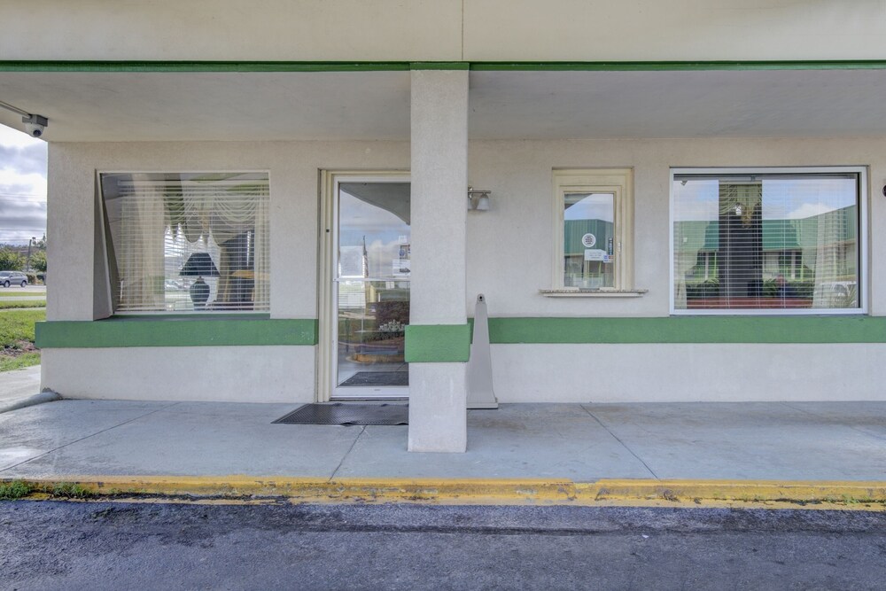 Oyo Hotel Douglas Ga Us 441 - photo 36