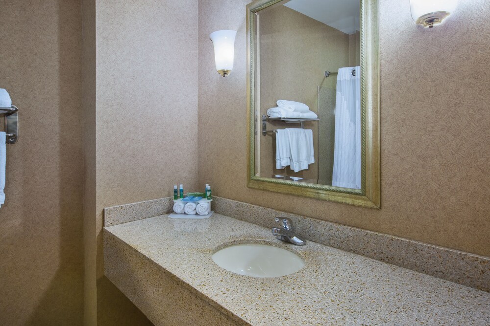 Holiday Inn Express & Suites Montpelier by IHG - photo 33