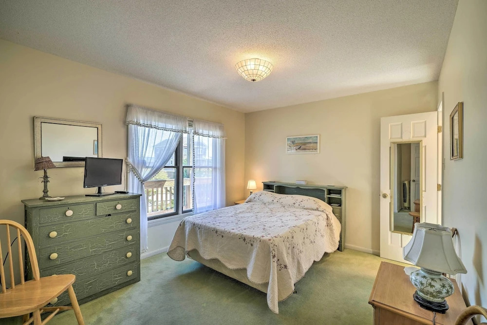 Spacious Kill Devil Hills Getaway with 3 Decks in Kill Devil Hills, United States