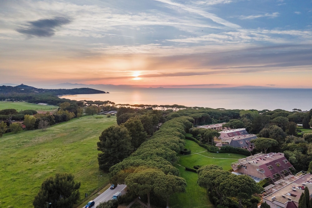 Scoglietto 50 — 4-Star Luxury Hotel in Castiglione Della Pescaia, Italy
