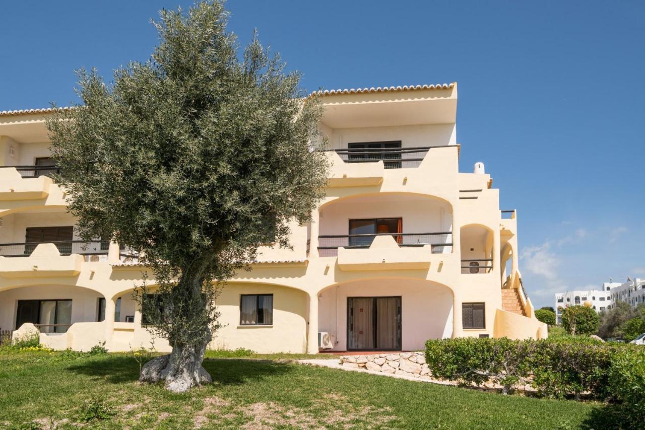 H10 104 Clube Brisamar — 4-Star Luxury Hotel in Alvor, Portugal