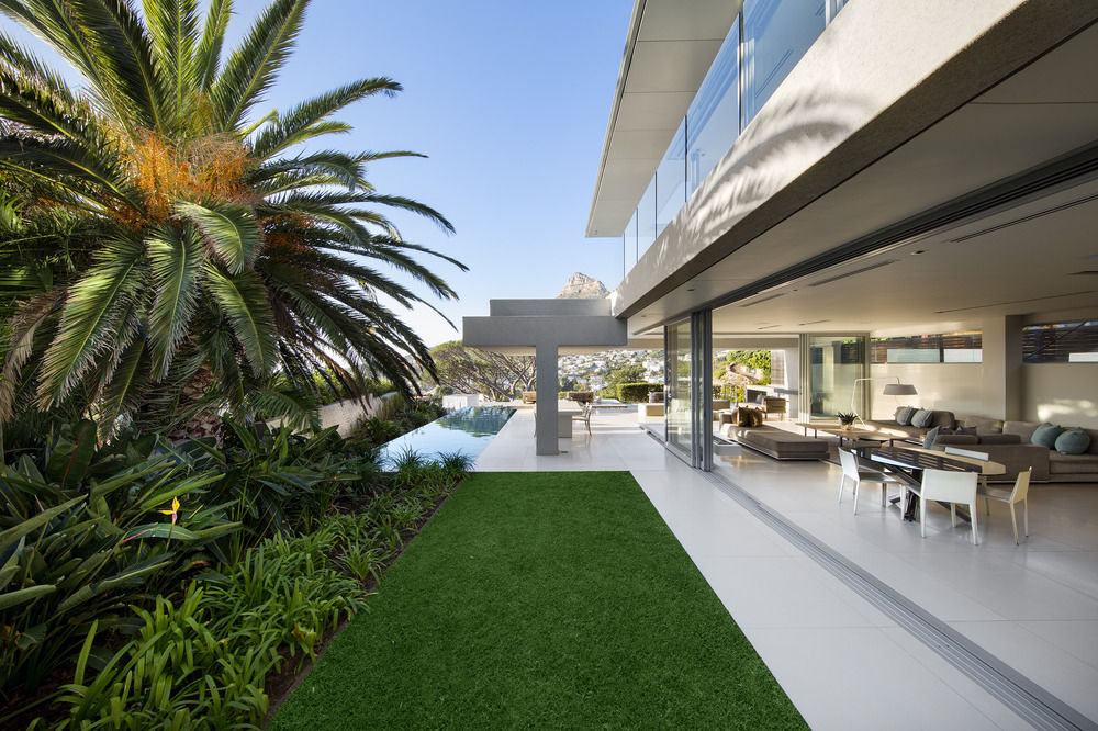 008 Bond Villa
