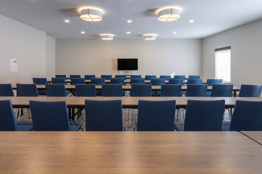 Holiday Inn Express Hotel & Suites Brattleboro by IHG - photo 55