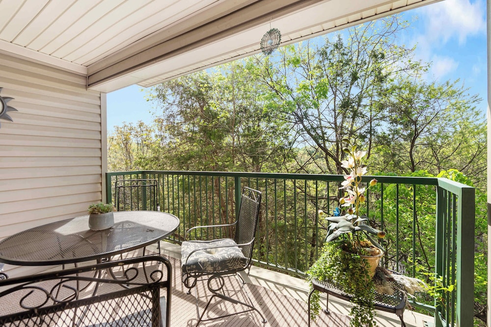 Valley View Treehouse Holiday Hills Branson Golf Resort Outdoor Pools - photo 21