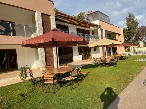 Kamuthanga Gardens — Unknown City