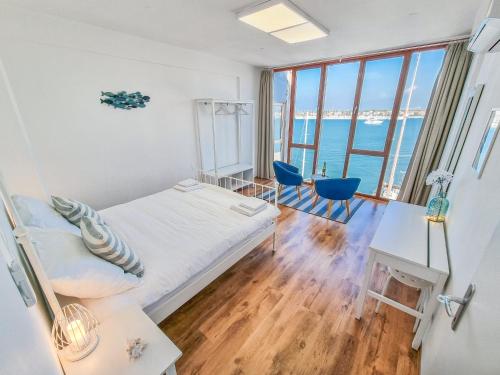 Umag center seafront seaview old town apartment 1 — 4-Star Luxury Hotel in Umag, Croatia
