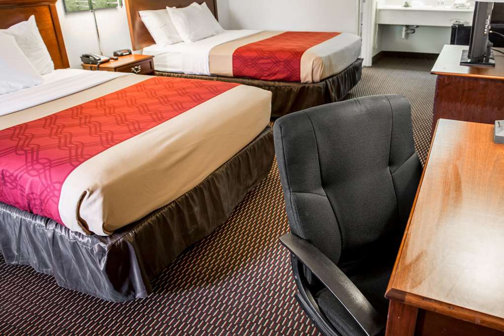 Econo Lodge Crystal Coast - photo 11