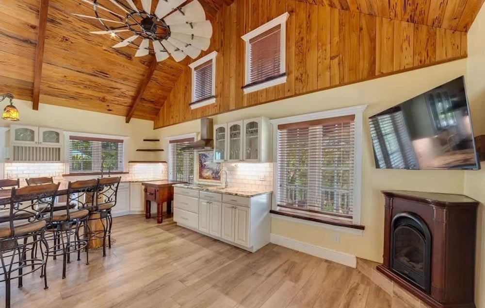 NEW Jungle Paradise Treehouse Suite With Resort Amenities Elevator Access Outdoor Kitchen Lagoon Lazy River Pool RV Hook up - photo 47