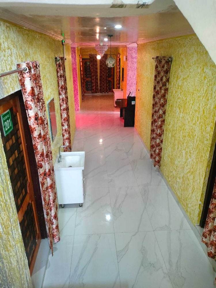 Hotel Sunlight Srinagar By GRB - last minute hotel in Srinagar