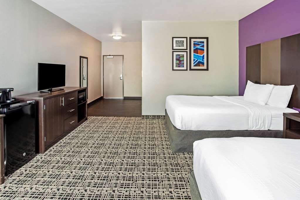 La Quinta Inn & Suites by Wyndham Lubbock South - photo 40