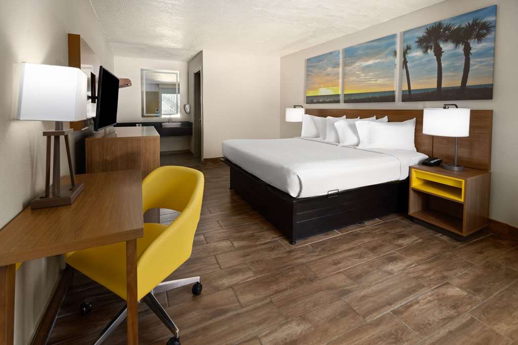 Days Inn by Wyndham Hardeeville Near Hilton Head - photo 16