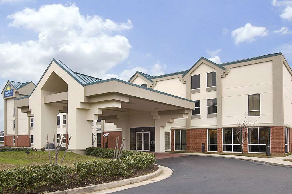Days Inn Suites By Wyndham Ridgeland — Ridgeland