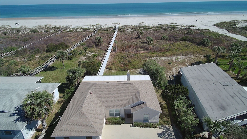 Pet Friendly Oceanfront 3 Bed 2 Bath Ocean Paradise - photo 23